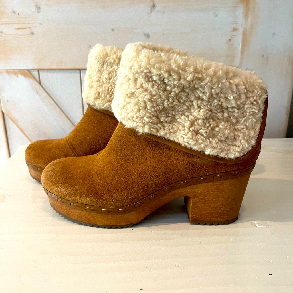 Nwot Crown Vintage Booties